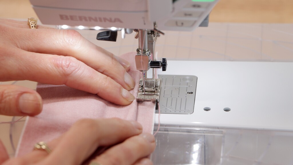 Close-up comparison showing regular foot vs zipper foot