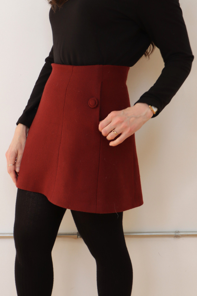 Orla skirt button close-up