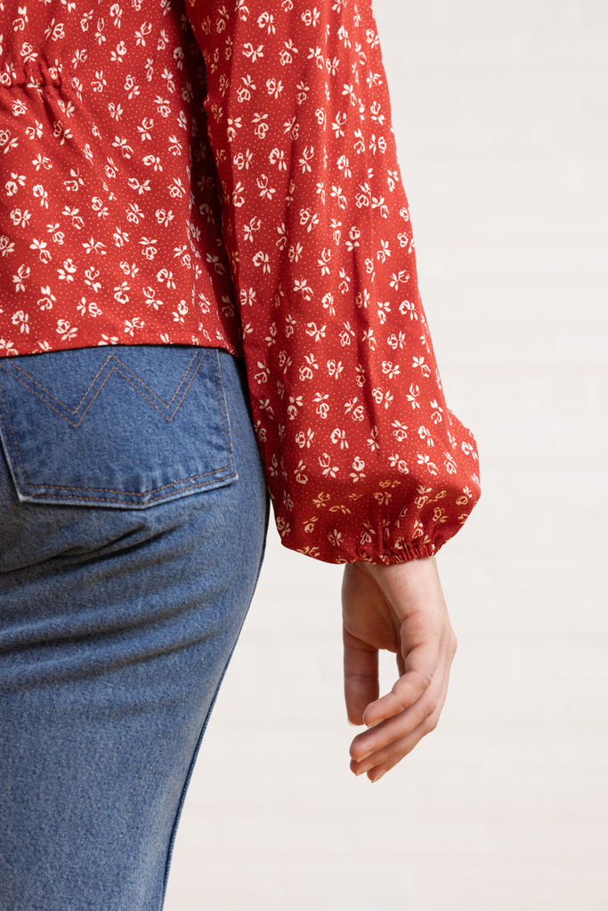 Cosmo elastic sleeve gather