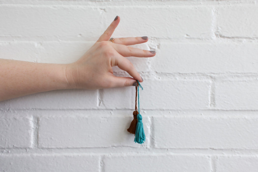 TASSELS (7 easy ways to make them) - SewGuide