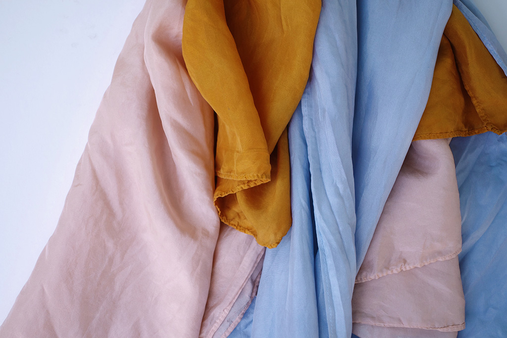 How to Dye Fabric With Natural Dyes