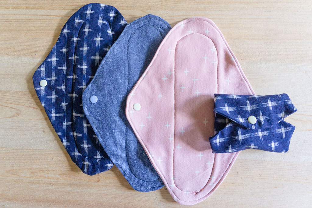 2-period-underwear-4-cloth-pads-coin-pouch