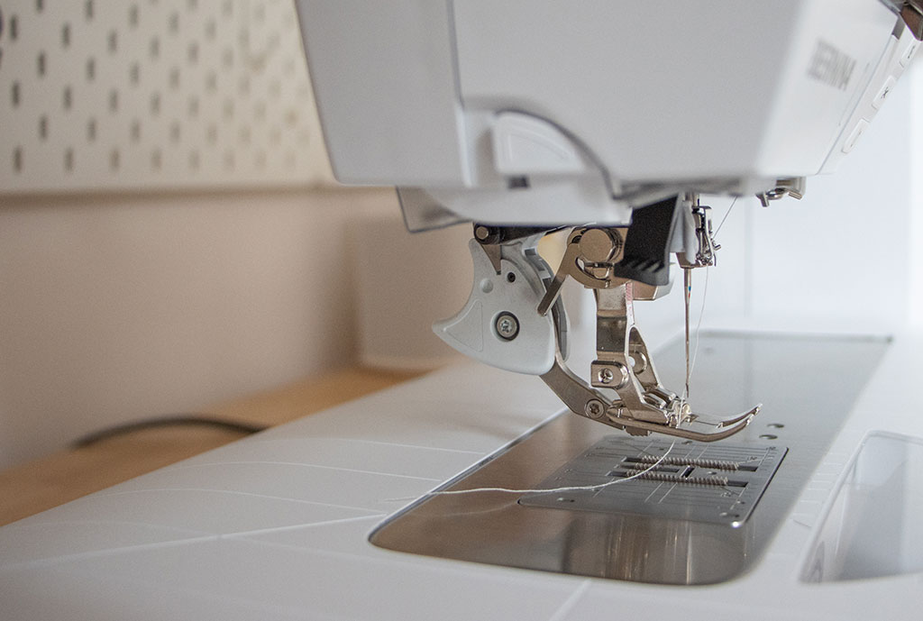 The Ultimate Guide for How to Choose a Sewing Machine Needle - Boo and Lu